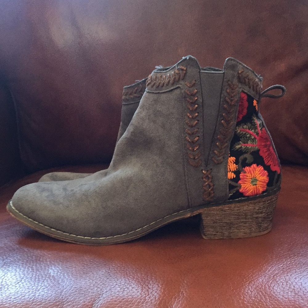 Tiara Gray Floral Booties